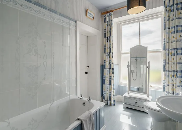 Holly House 펜션 *