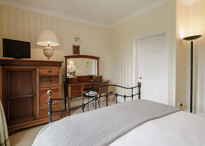 Holly House * 풀리 브리지