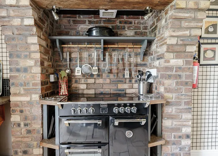 Holly House * 풀리 브리지