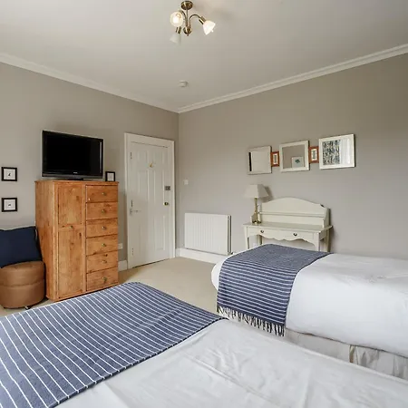 Holly House * Pooley Bridge