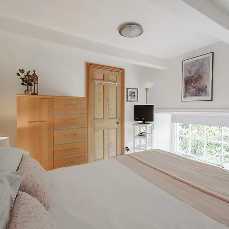 Holly House 度假居 *