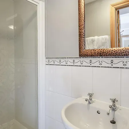 Holly House * 普利布里奇