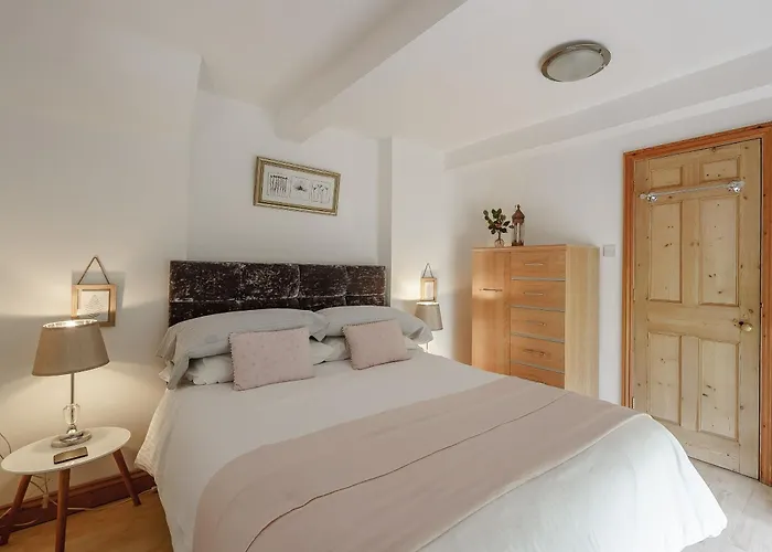 Holly House Tatil Evi *