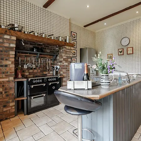 Holiday home Holly House *